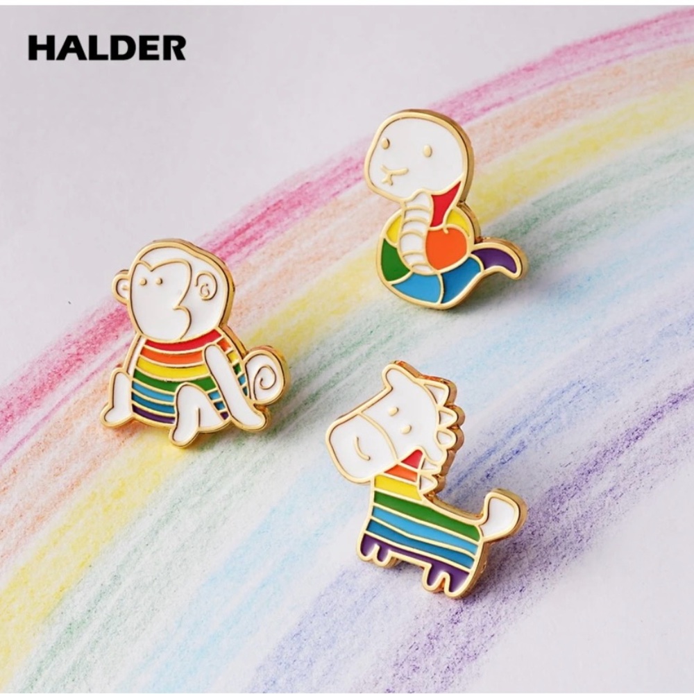 1 LGBTQ+ Pride Flag Enamel & Metal Horse Pin for Clothes Hat Bags - Picture 4 of 8